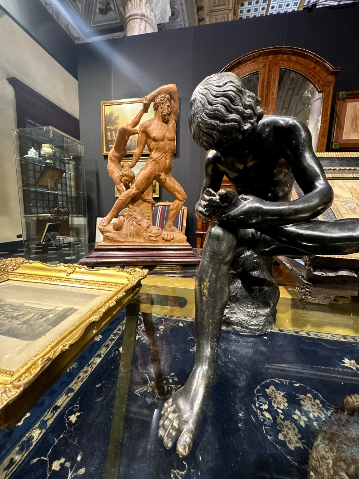 Scaffali di libri antichi