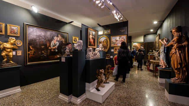 Le sale della mostra a Palazzo della Meridiana